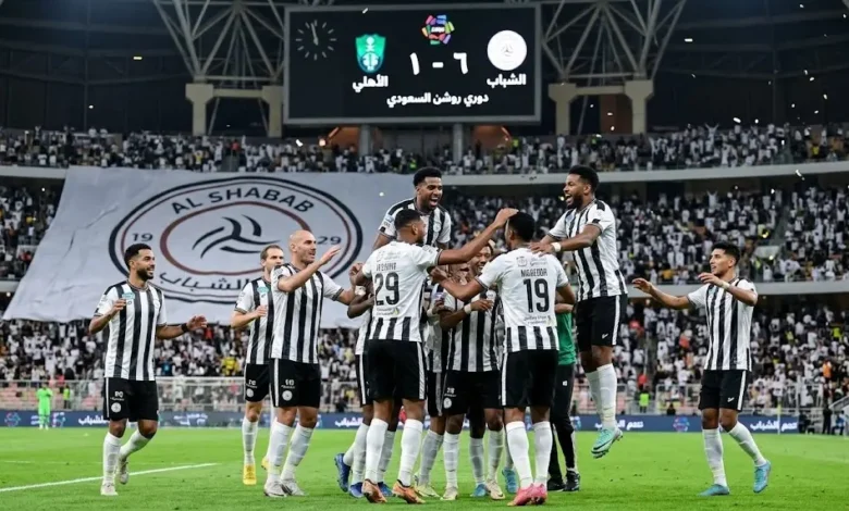 فوز الشباب على الأهلي 6-1: سداسية تاريخية تطيح بالراقي فوز الشباب على الأهلي